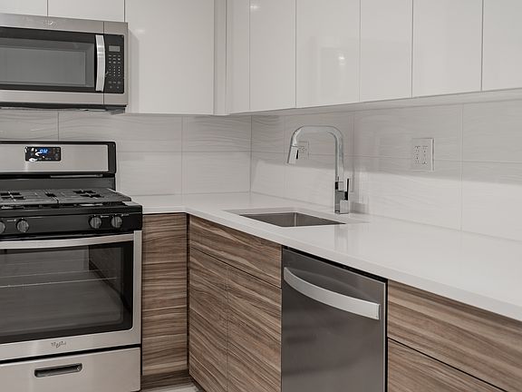 2nd image of 452 W Aldine Ave APT 222