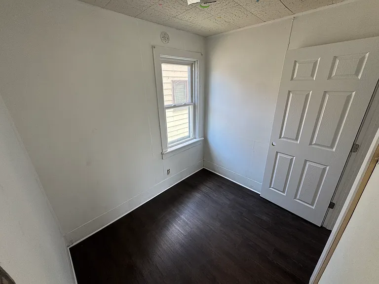 8 Laverack Ave #UPPER FRONT — Photo 6