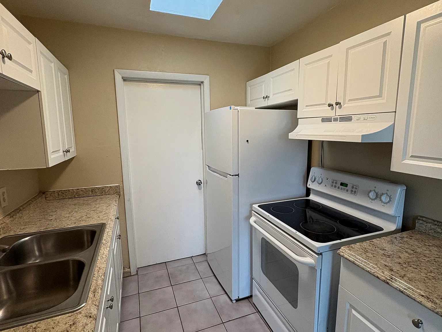 2 bed, 1031 sqft, $1,450 — Photo 2