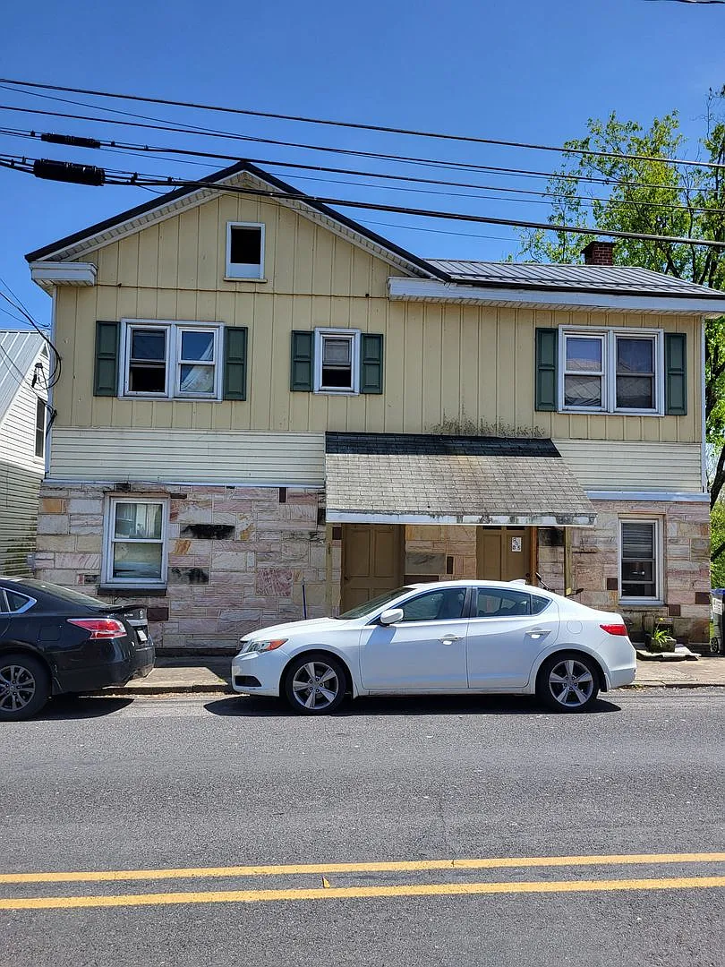 Photo 2 of 6 - 805 Front St #RIGHT - 1ST FL - Mount Union, PA Building Photo - 805 Front St #RIGHT - 1ST FL