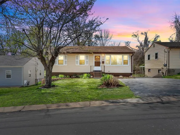 11030 Gertrude Ave, Saint Ann, MO 63074