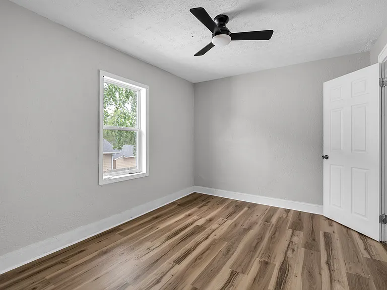 411 N Oakland Ave — Photo 19