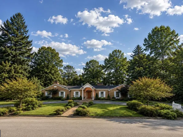 13508 Overhill Dr, Hagerstown, MD 21742