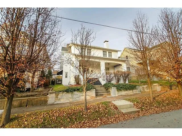 227 Evans St photo 1