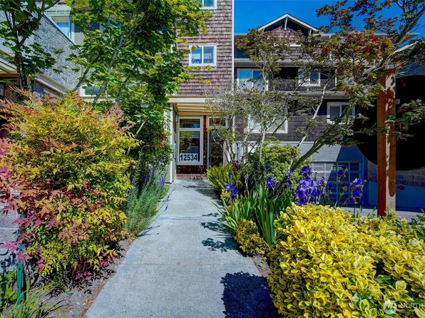 12534 15th Avenue NE #25, Seattle, WA 98125