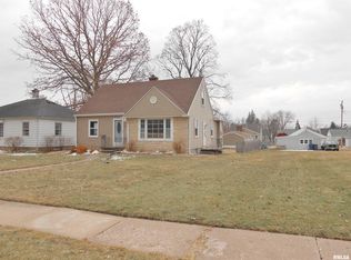 1033 Mississippi Blvd, Bettendorf, IA 52722