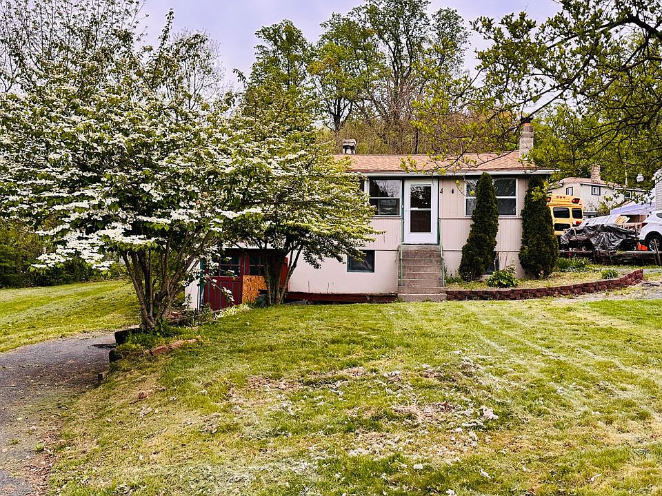 1st image of 4 Elm Dr