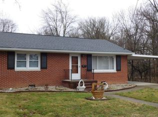 702 E Laurel St, Olney, IL 62450