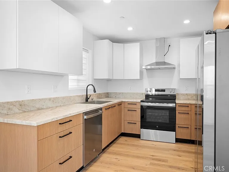 11047 Yarmouth Ave — Photo 10
