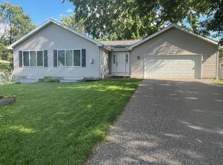 136 Horizon Cir NE, Fridley, MN 55421