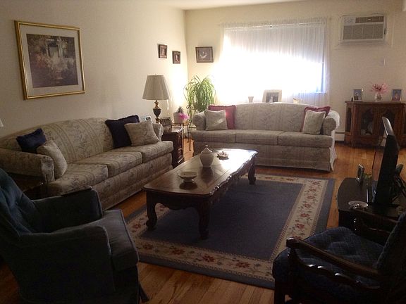 3rd image of 16 Brevoort Dr