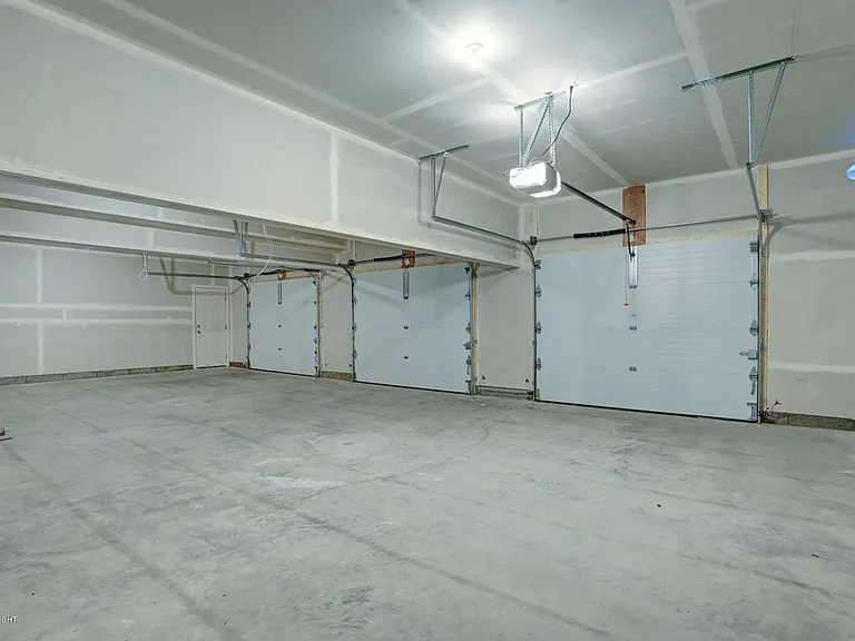 1455 E Esty Dr — Photo 32