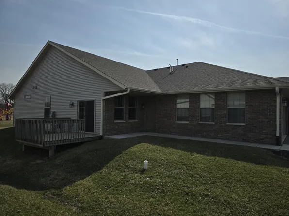 5703 Southdown Ln, Roscoe, IL 61073