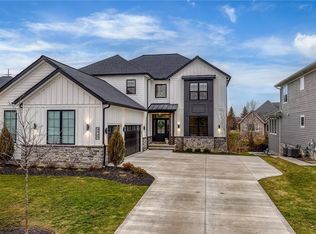 3525 Rembrandt Ln, Pepper Pike, OH 44124