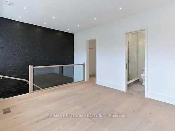 69 Brunswick Ave Unit 2, Toronto, ON M5S 2L8