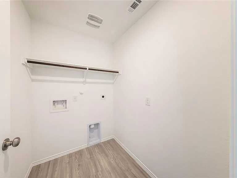 2867 Rosefinch — Photo 17