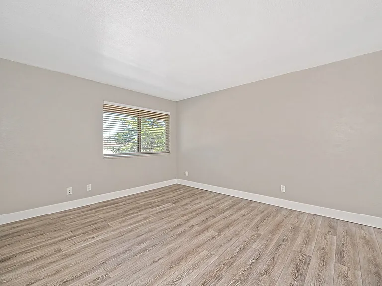 Rollingwood Condominium Rentals — Photo 13