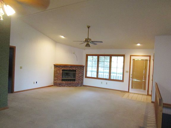 4th image of 301 E Bend St