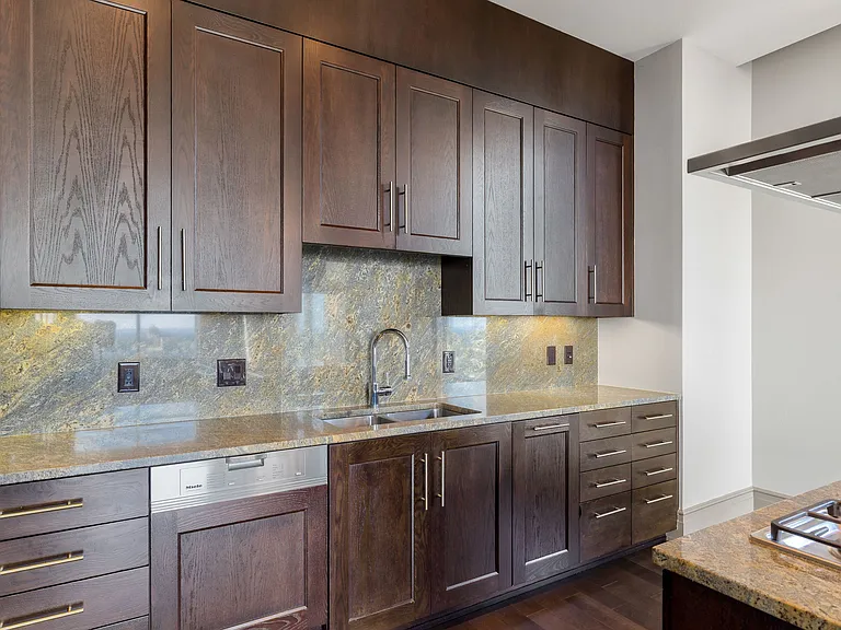 4242 Broadway #2002 — Photo 9