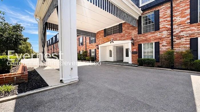 2 bed, 1.0 bath, 848 sqft, $1,295 — Photo 2