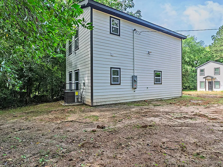 2065 Freeman St — Photo 8