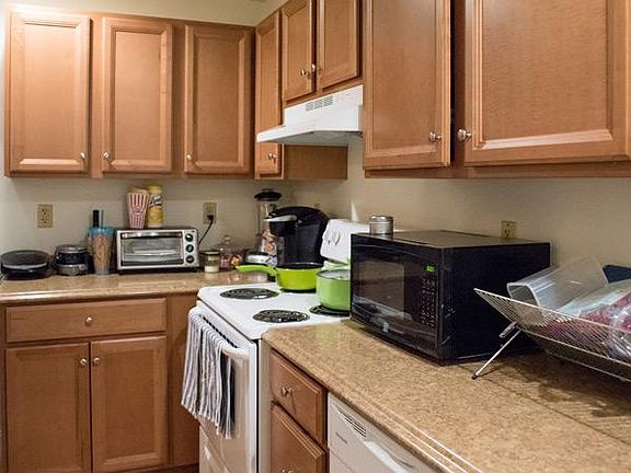 3rd image of 329 E Main St #408