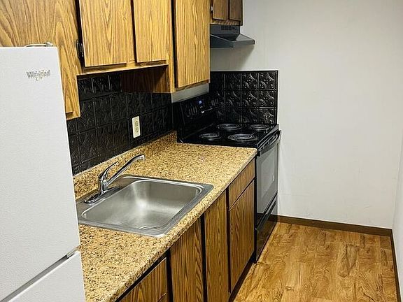 5th image of 401 Amhurst Dr