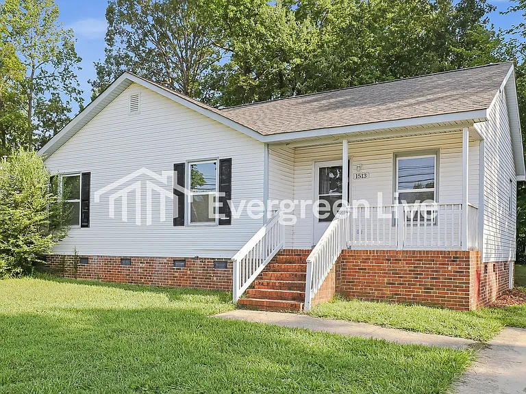 1513 Cedrow Dr — Photo 2