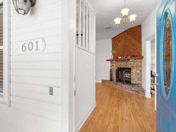 3rd image of 601 Prince Rd