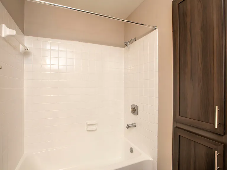 The Burke Apartments — Photo 34