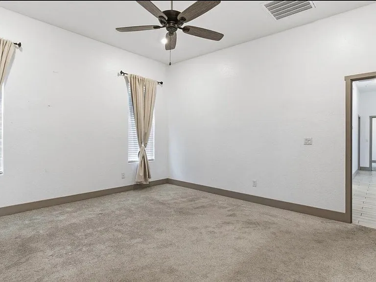434 E Tyler Ct — Photo 15