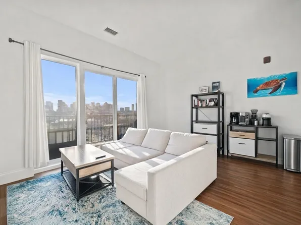 205 Maverick St Penthouse 507, Boston, MA 02128