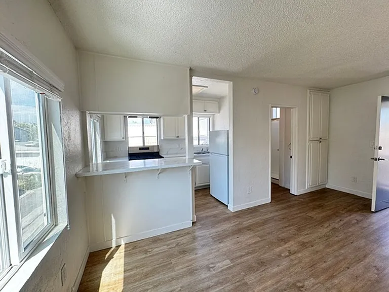 1090 Bangor Ln — Photo 7
