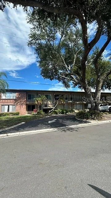 1 bed, 1.0 bath, 640 sqft, $1,390 — Photo 1