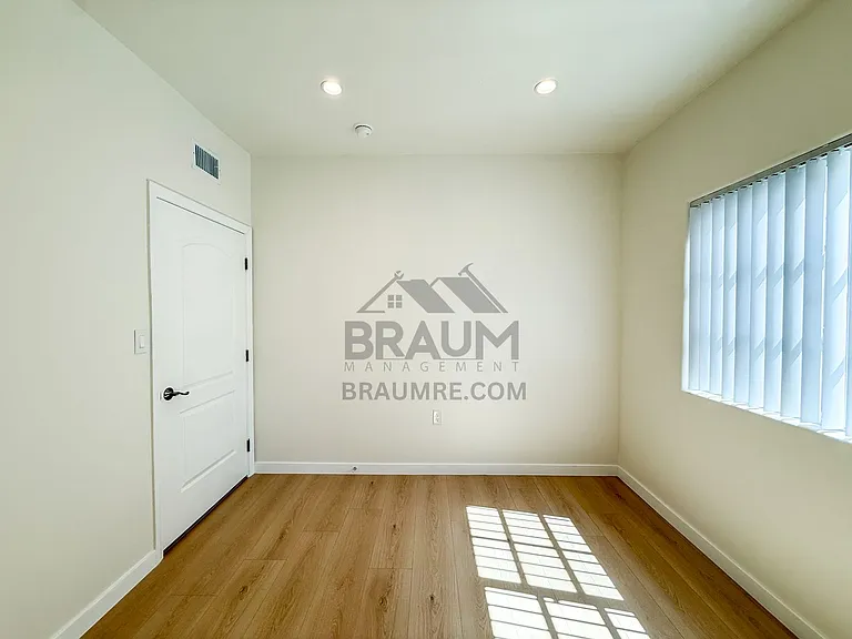 1423 Franklin St — Photo 25