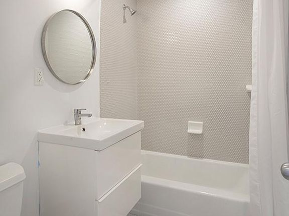 4th image of 147 N Michigan Ave APT 2