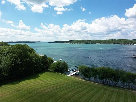 5th image of 880 S Lake Shore Dr