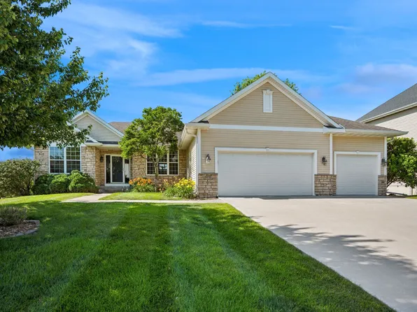 8832 Kingman Dr, West Des Moines, IA 50266