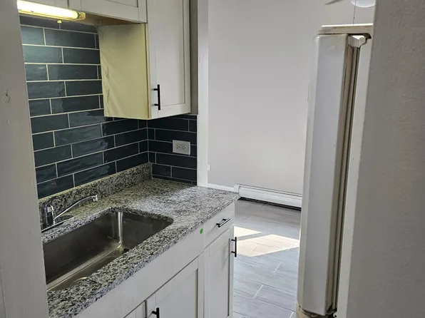 321 W Hawthorne Cir #1A, Mount Prospect, IL 60056