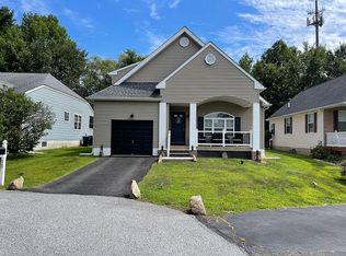 15 Colonial Ct, Upper Chichester, PA 19061