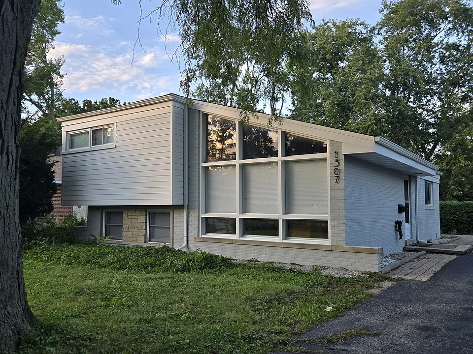 1307 Ridge Rd