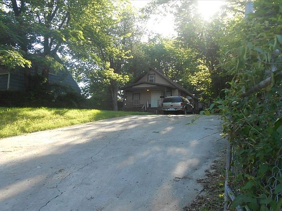 3rd image of 4321 Myrtle Ave