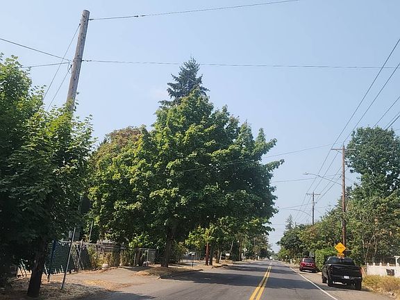 5th image of 10143 SE Harold St