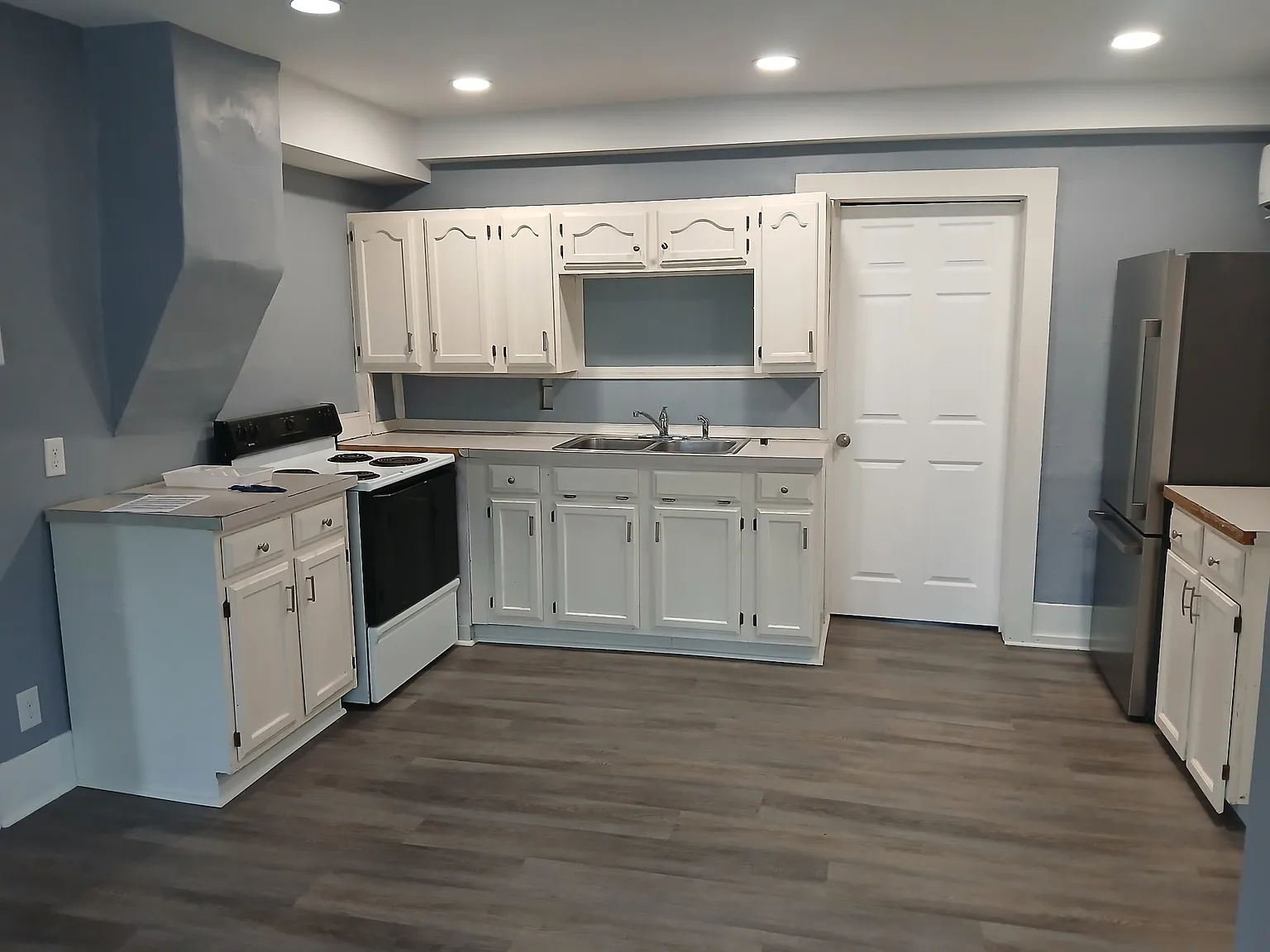 3 bed, 950 sqft, $1,275 — Photo 2