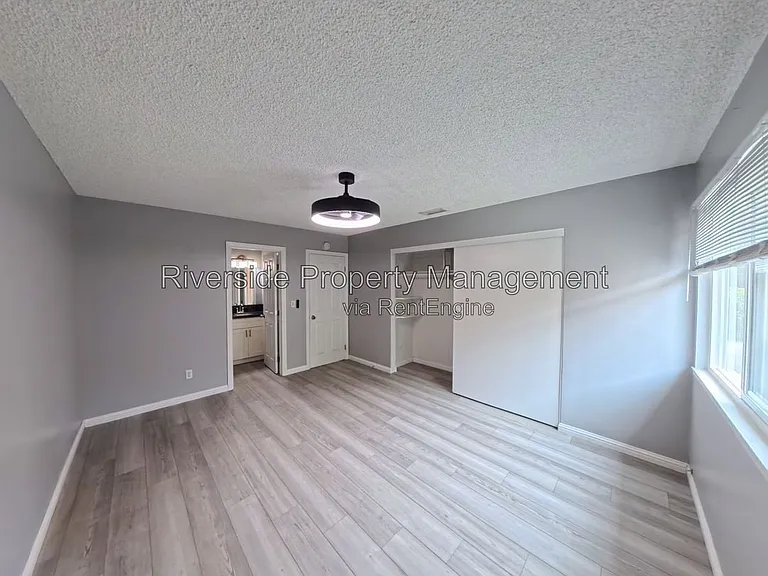 5025 Pearblossom Dr — Photo 20