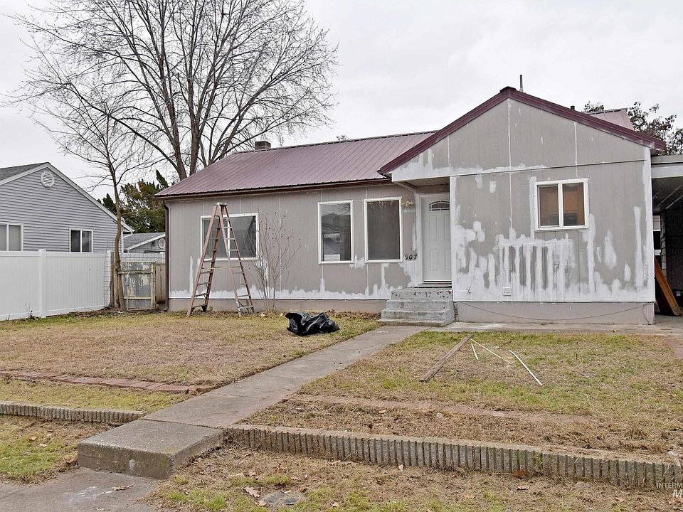 1st image of 907 Maple St