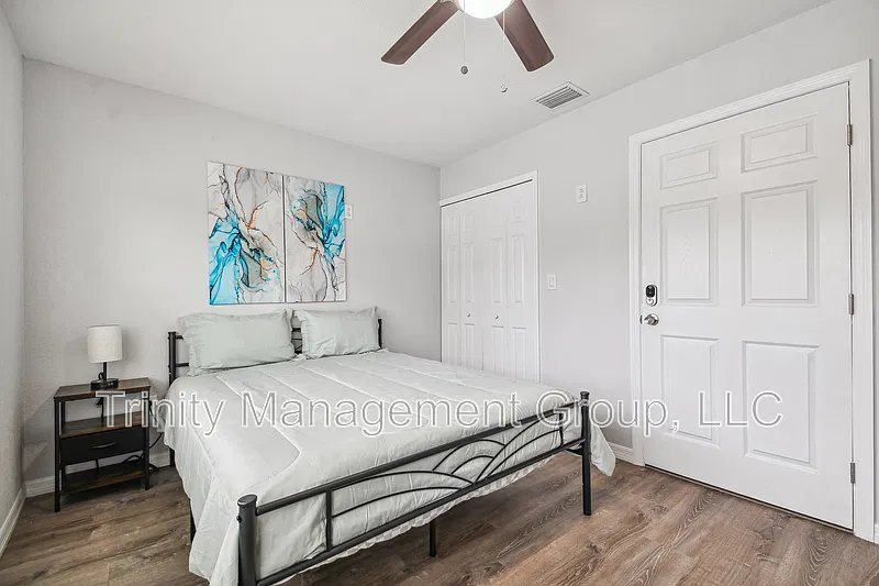 1 bed, 1.0 bath, 137 sqft, $954 — Photo 4