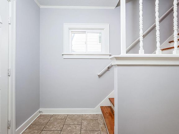 5th image of 1704 Nelson Ave SE