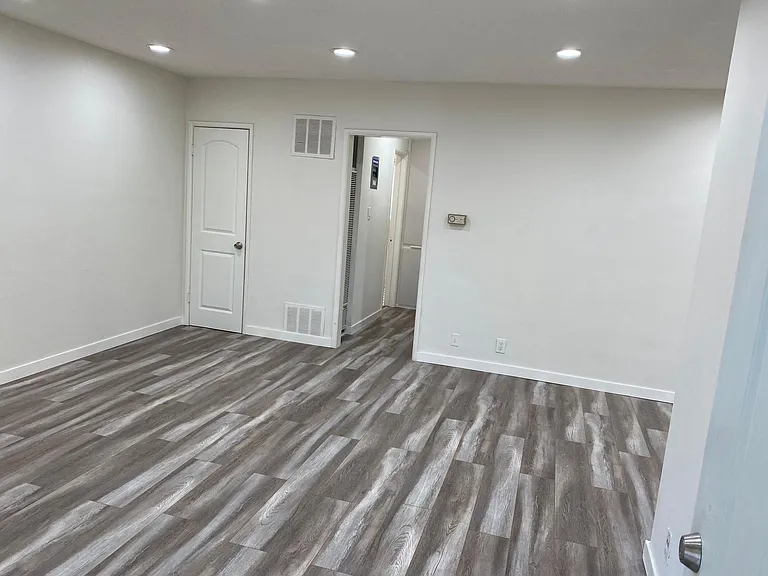 7705 Romaine St #5 — Photo 4