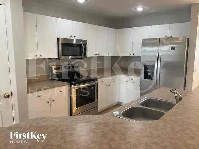 2731 SW 2nd Ln — Photo 9